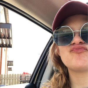 Meet your Posher, Kori